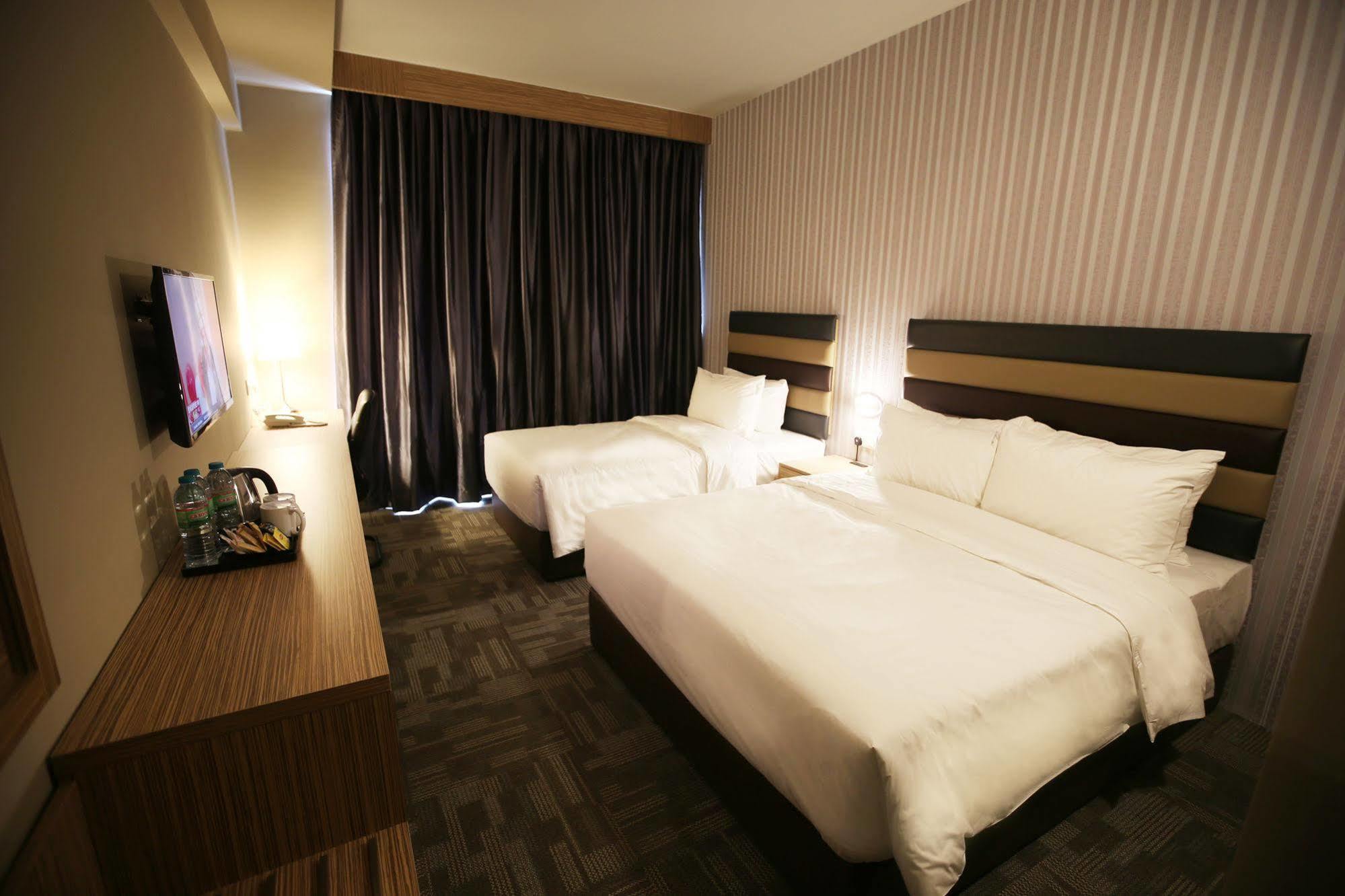 Hotel Sem9 Senai à Kulai Extérieur photo