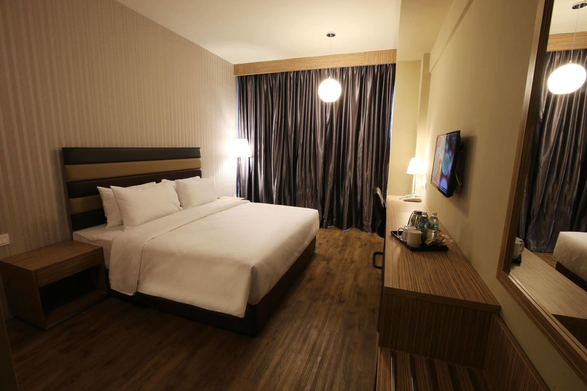 Hotel Sem9 Senai à Kulai Extérieur photo
